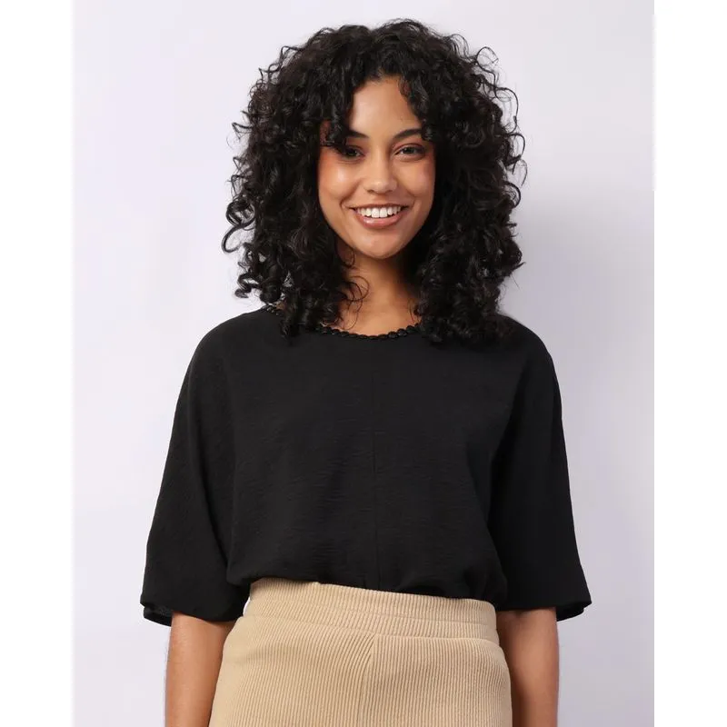 Blusa Feminina Manga Curta Decote V Com Aplicação Preta M