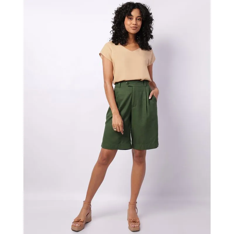 Bermuda Feminina Reta Viscolinho Com Pregas Bolsos Verde M