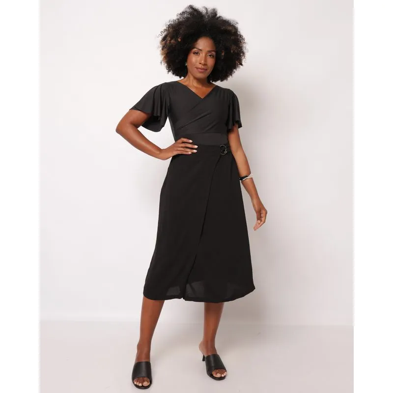 Saia Feminina Berry & Co. Midi Transpassada com Aviamento Metal Preta G