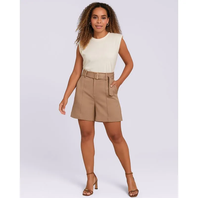 Bermuda Feminina Reta Alfaiataria com Cinto Bolsos Pregas Bege GG