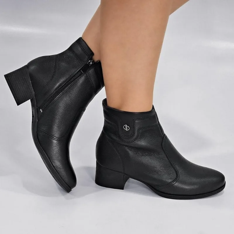 Bota Dakota Feminina Salto Baixo em Couro D2781 37 / Preto