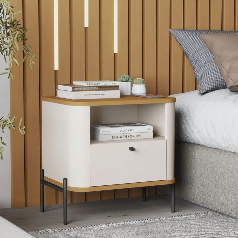 Mesa de Cabeceira Curva Tucupí Slim com Pés e Puxador de Metal Off White/Nature/Preto