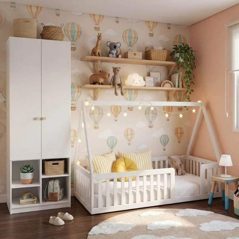 Quarto Montessori Cama com Telhado Giulia e Guarda-Roupa Curió Casatema Branco Branco