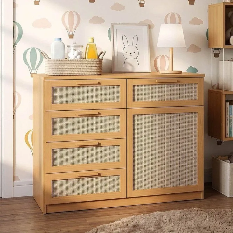 Cômoda 1 Porta 5 Gavetas Madeira Maciça e Rattan Magna Kids Casatema Marrom/Mel Mel
