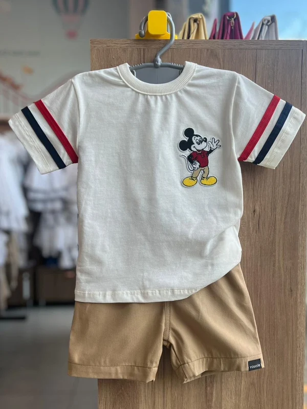 CONJUNTO CAMISETA MANGA CURTA MICKEY MOUSE PATCH E BERMUDA MENINO YOUCCIE OFF/BEGE / 10