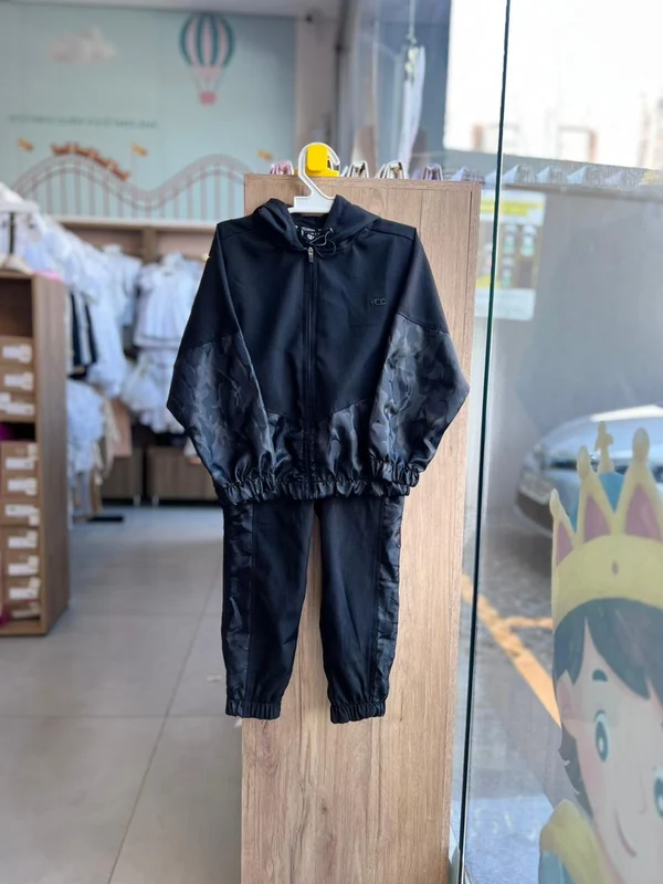 CONJUNTO JAQUETA MANGA LONGA CORTA VENTO ZÍPER MINIMALISTA E CALÇA MENINO YOUCCIE Preto / 16