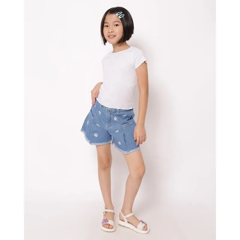 Short Jeans Curto Infantil com Bordado Margarida Azul 10