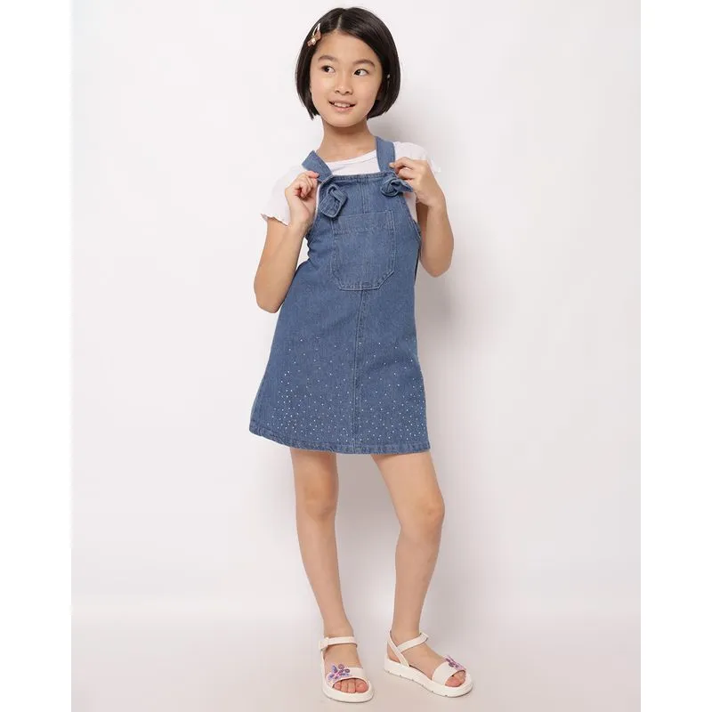 Salopete Jeans Infantil Curta com Laços nos Botões e Aplicação de Strass Azul 8