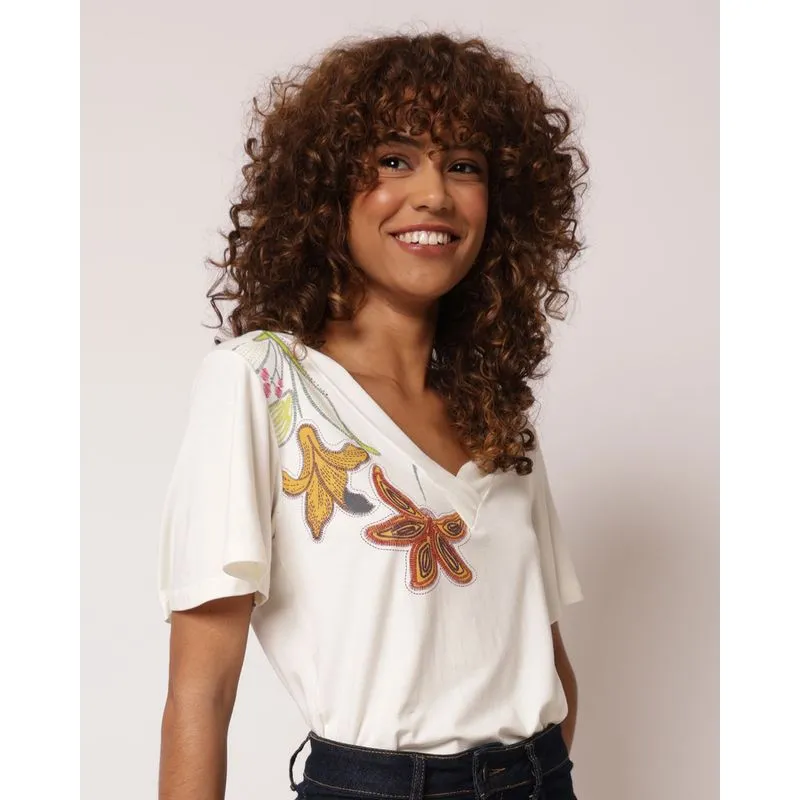 Blusa Feminina Manga Curta Decote V com Bordado Floral Off-White M