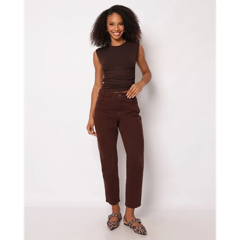 Calça Sarja Feminina Mom com Bolsos Marrom 40