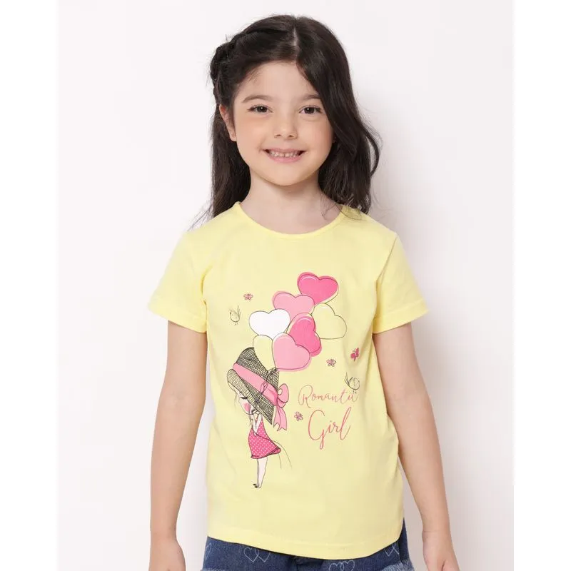 Blusa Infantil Estampa Menina com Balões de Corações Amarela 18