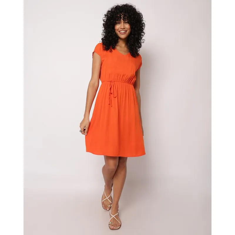 Vestido Feminino Berry & Co. Curto Viscose Decote V Laranja GG