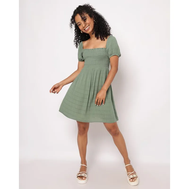Vestido Feminino Berry & Co. Curto Viscose Manga Curta Verde G