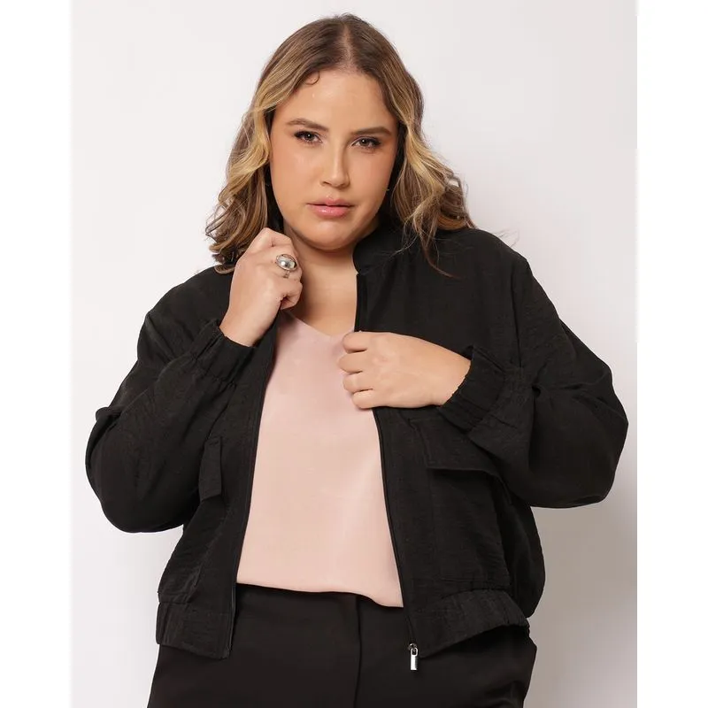Jaqueta Plus Size Feminina Berry & Co. com Bolsos Manga Longa Preta G2