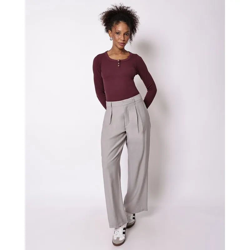Calça Feminina Alfaiataria Reta com Pregas Bolsos Cinza 38