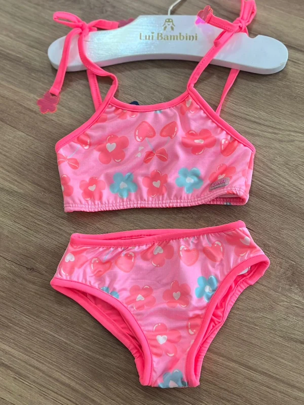 CONJUNTO BIQUINI ALÇA AMARRAÇÃO FLOR CEREJAS CORAÇÃO PROTEÇÃO UV50+ E CALCINHA MENINA CINTI ROSA NEON / 10