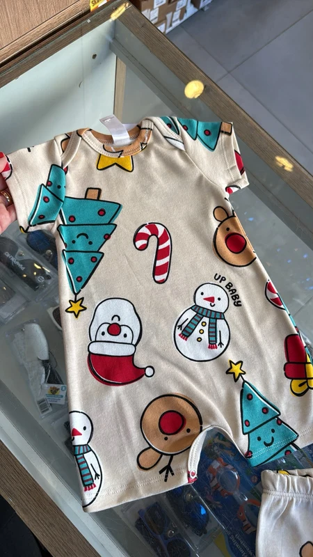PIJAMA ROMPER MACAQUINHO MANGA CURTA CHEGOU O NATAL MENINO UP BABY Bege / 0-3M