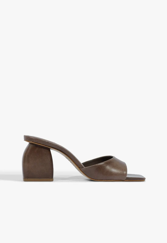 Leena Leather Sandal 9.5 / Root Brown / Leather