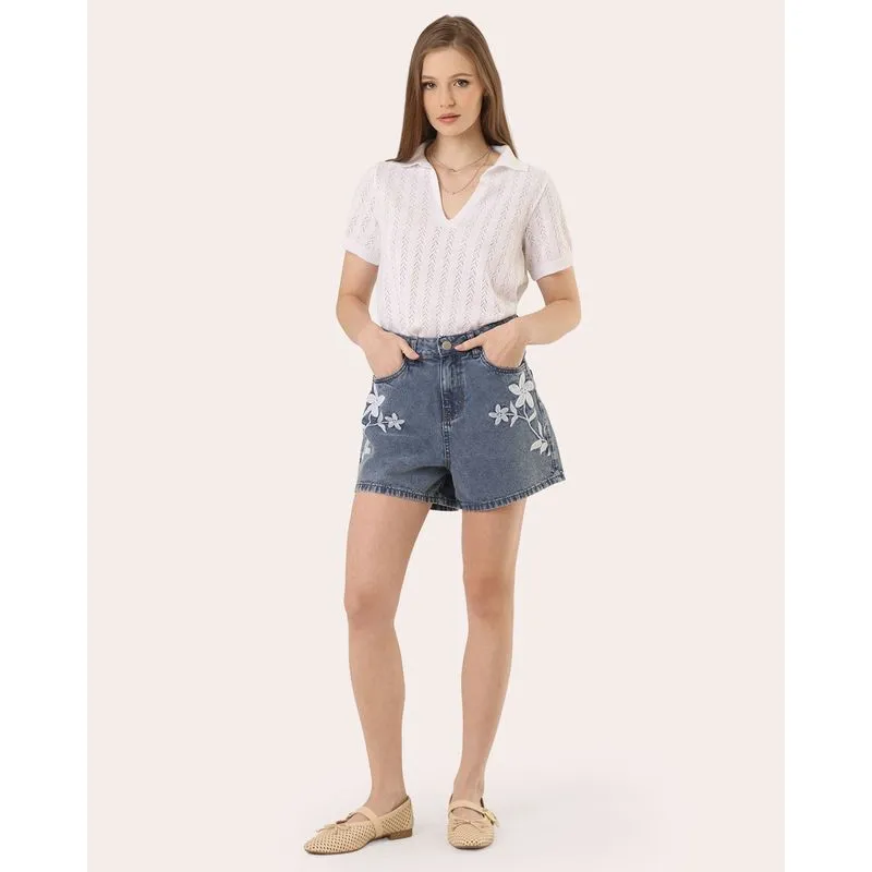 Short Jeans Feminino Mom com Flor Bordada Azul 48