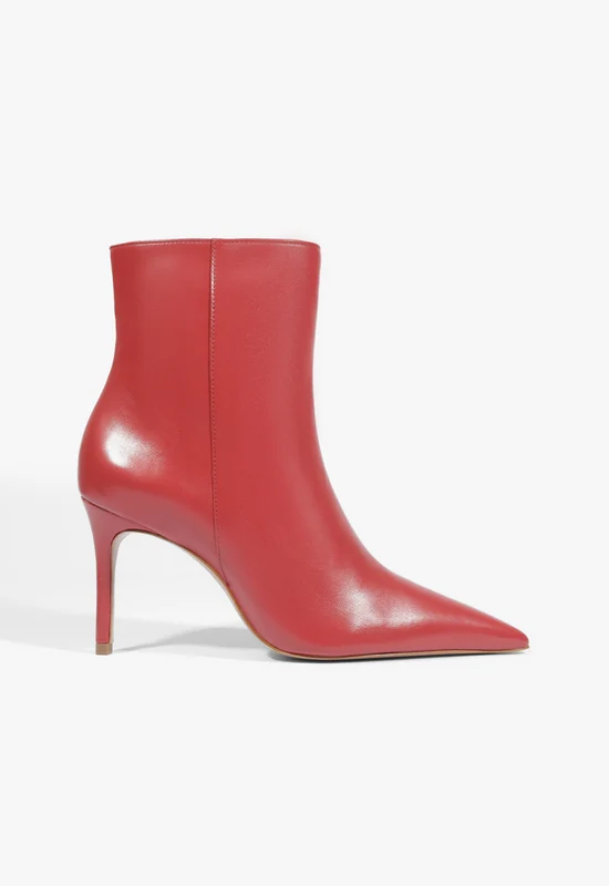 Mikki Casual Leather Bootie 5.5 / Scarlet / Leather