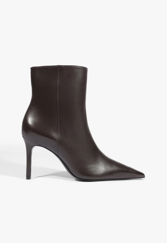 Mikki Casual Leather Bootie 11 / Maplewood / Leather