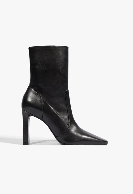 Ulla Leather Bootie 6.5 / Black / Leather