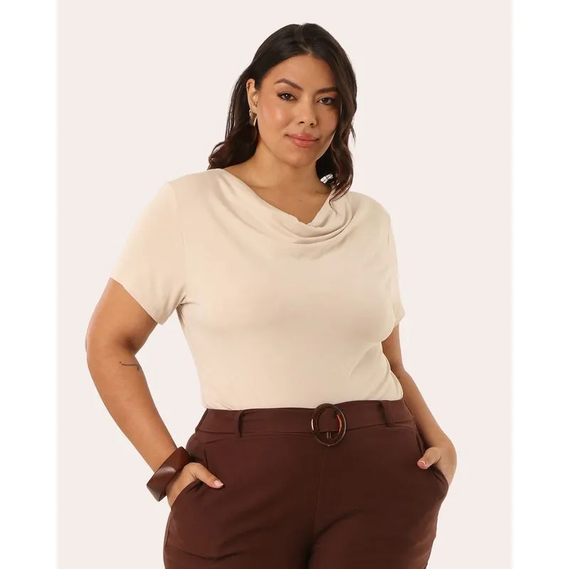 Blusa Plus Size Feminina Decote Degagê Manga Curta Bege G3