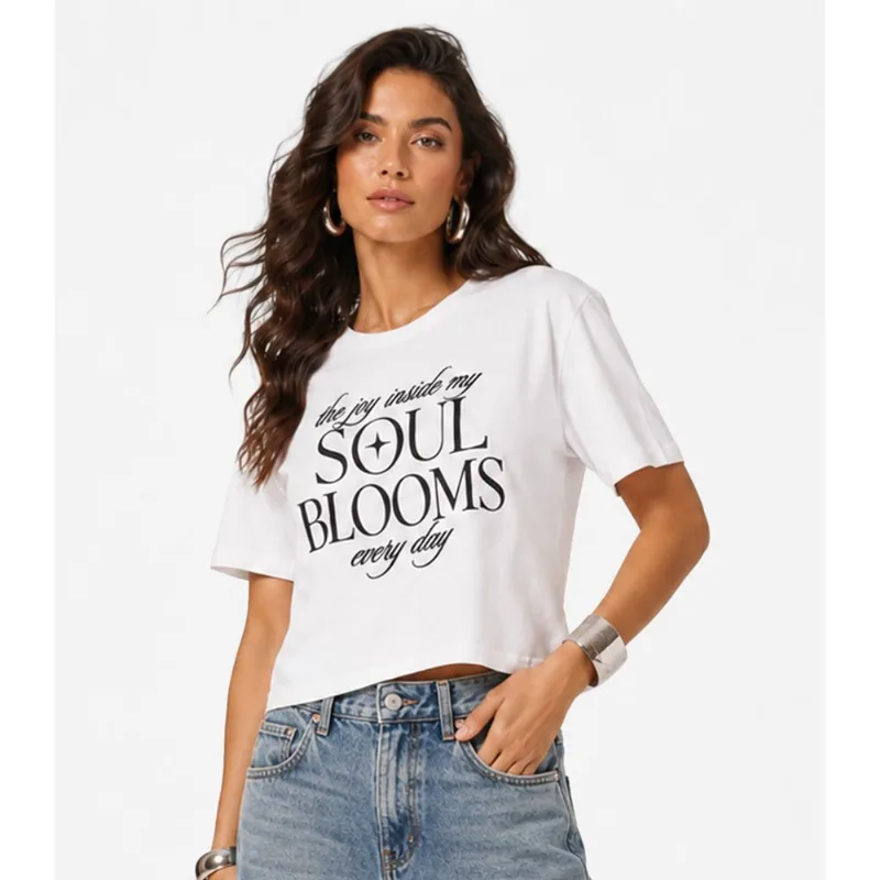 Blusa Feminina Com Estampa De Frase Infinita Cor Bege M