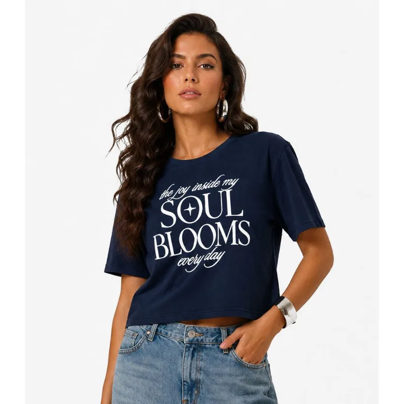 Blusa Feminina Com Estampa De Frase Infinita Cor Azul G