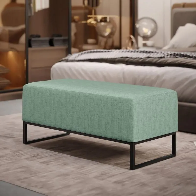 Puff Cléo W01 90cm Assento De Espuma Em Linho Verde Menta Base De Ferro Preto Lyam Decor
