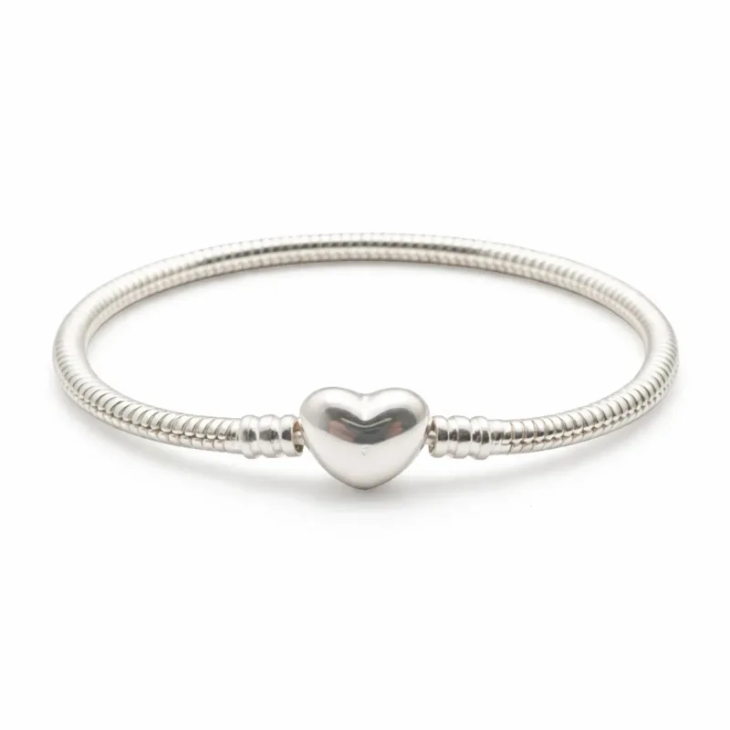 Pulseira Berloque Fecho Coração Banhada a Prata com 17cm