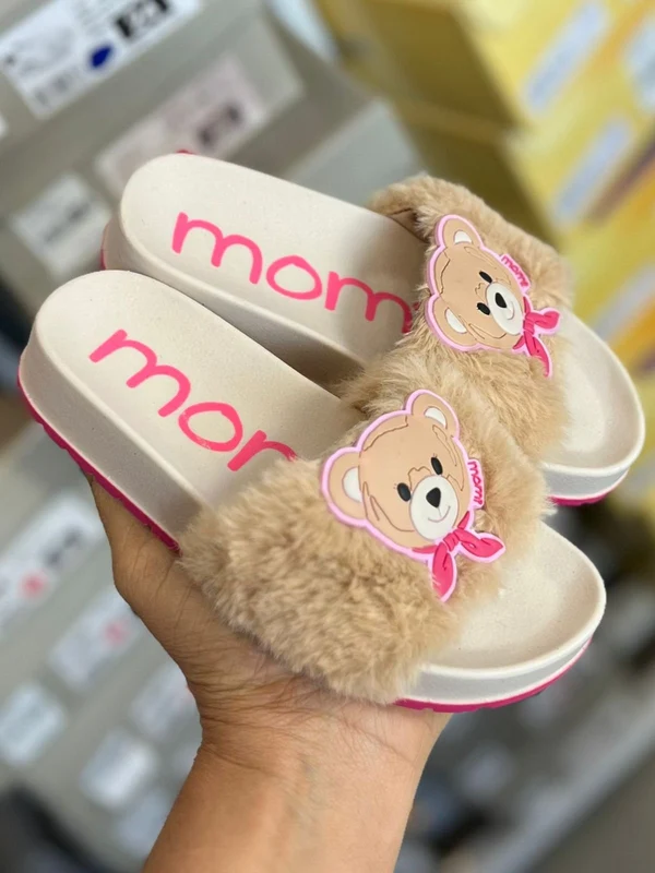 SANDÁLIA SLIDE JOSI PELUCIADO PELINHO URSO MENINA MOMI Bege / 33/34
