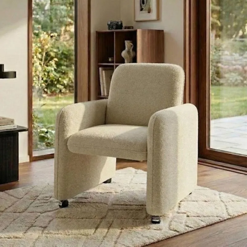 Poltrona Roma Decorativa Para Sala Bouclê Com Encosto Curvo E Braços Ergonômicos Bege Matrix