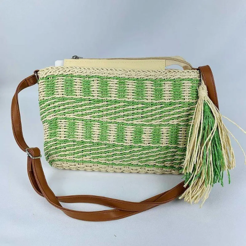 Bolsa De Palha Artesanal Feminina Tiracolo Com Alça Transversal Moda Praia Verão Com Pom Pom verde