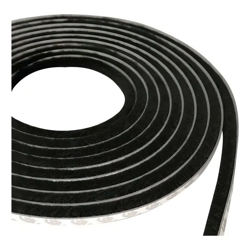 Veda Frestas Escova Adesivo Porta Janela 10x7mm 5mts Cor Pre