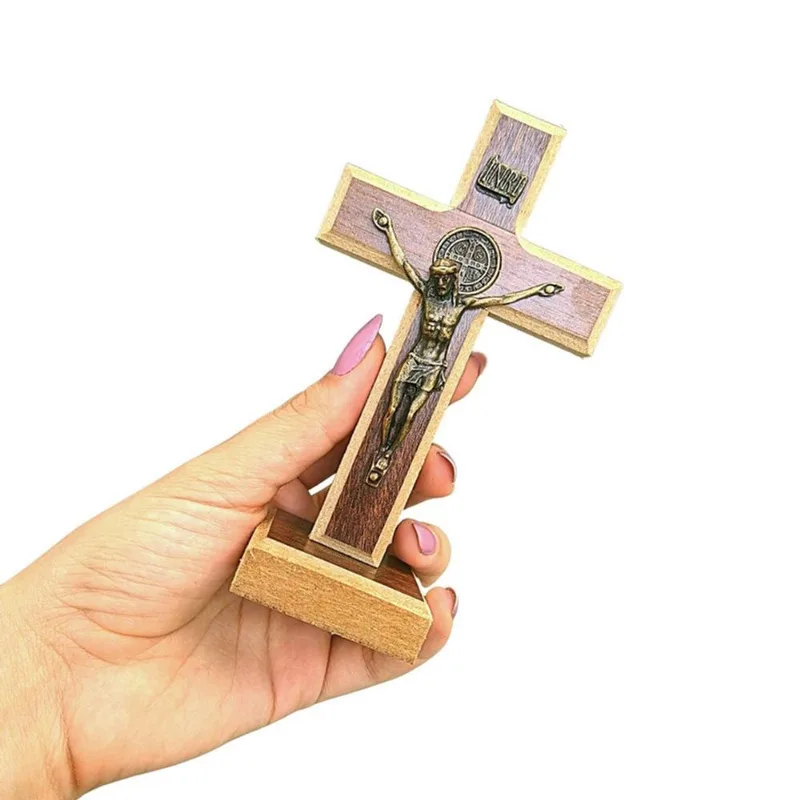 Cruz Crucifixo Mesa Em Madeira Medalha de São Bento Dourada