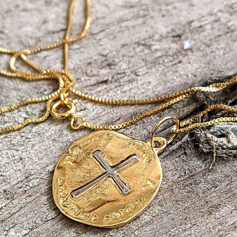 Medalha Das Duas Cruzes De São Bento Banhado A Ouro 18k