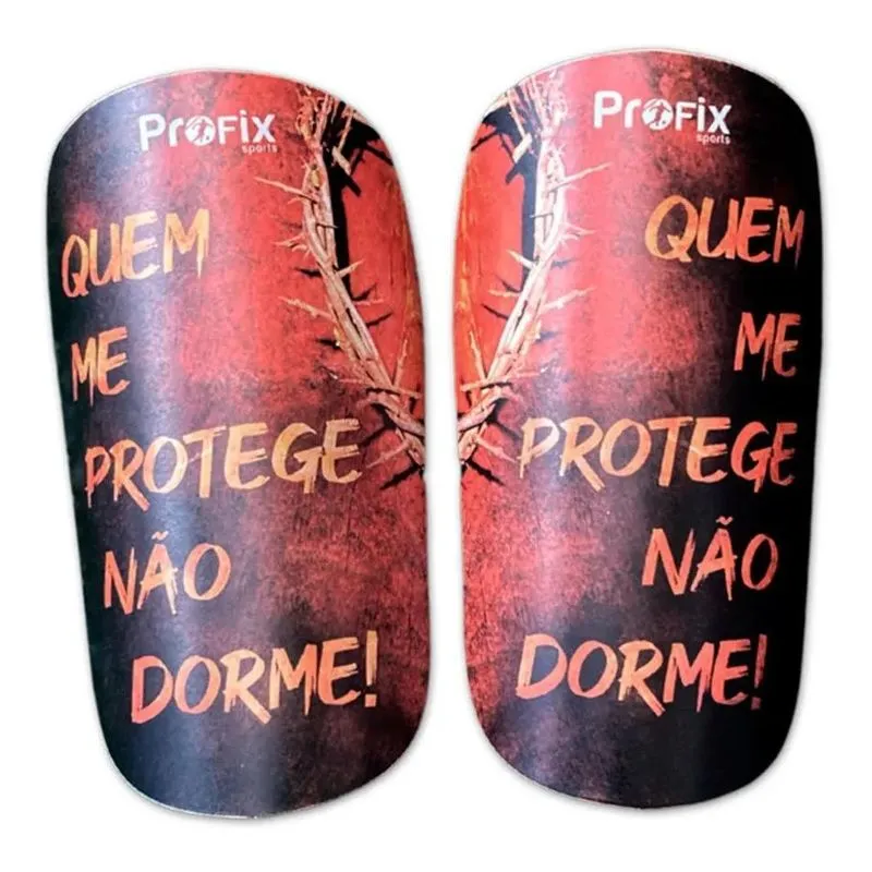 Caneleira De Futebol - Quem Me Protege Nao Dorme
