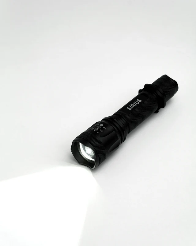 Lanterna Tática Sirius 800 Lumens