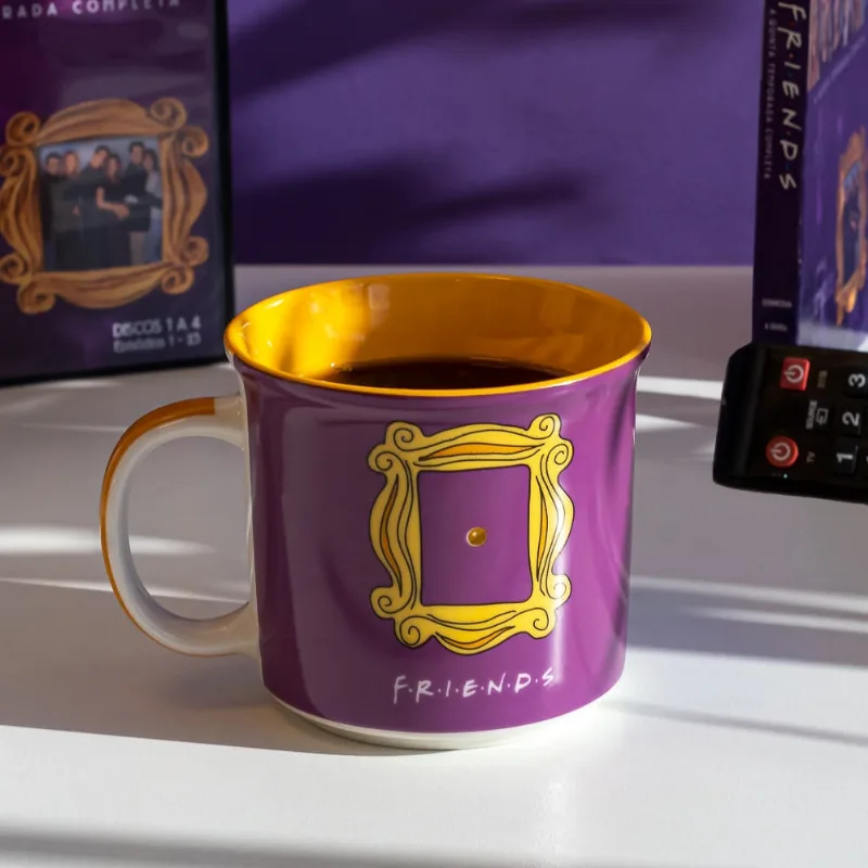 Caneca Friends Purple Apartment Zona Criativa