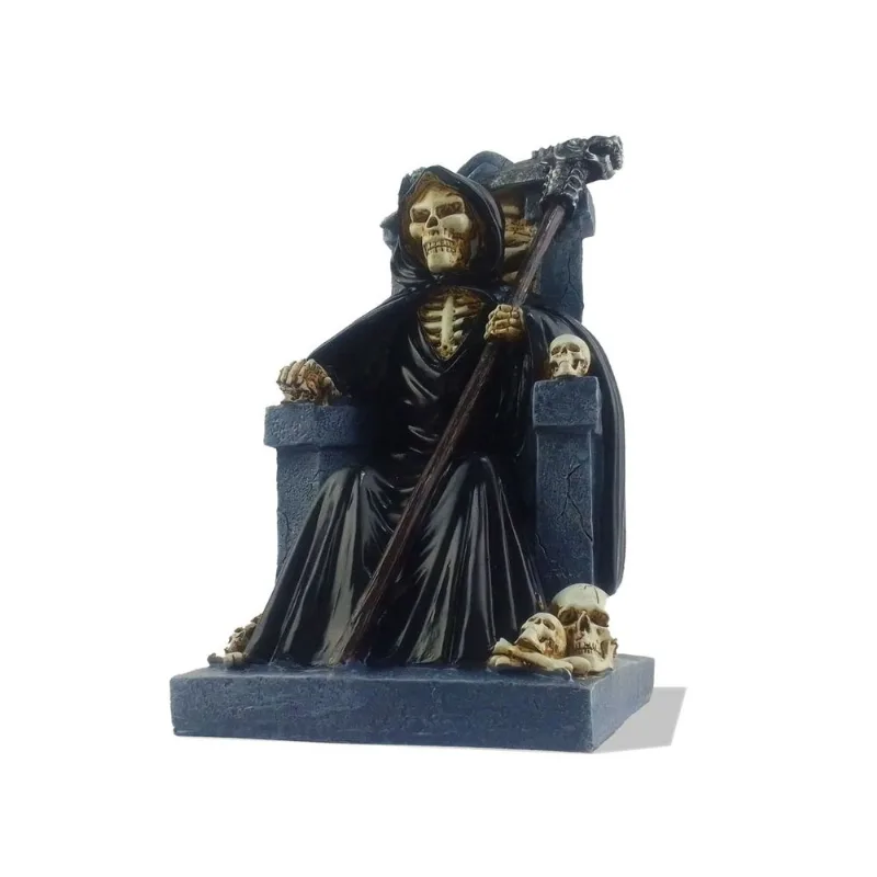 Estatueta Decorativo Colecionador Em Resina Caveira Com Manto Em Seu Trono De Caveiras Tamanho 23cm