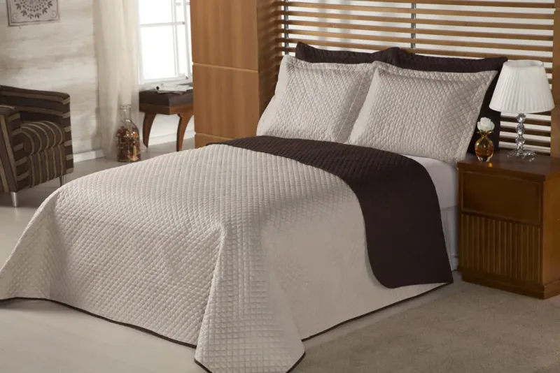 Cobreleito Florenca Queen 240 cm x 260 cm Bege Vera Lucia