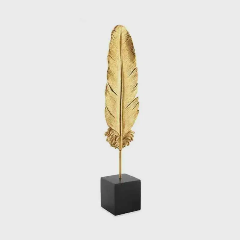 Escultura Pena Dourada em Poliresina e Metal 12770 Mart