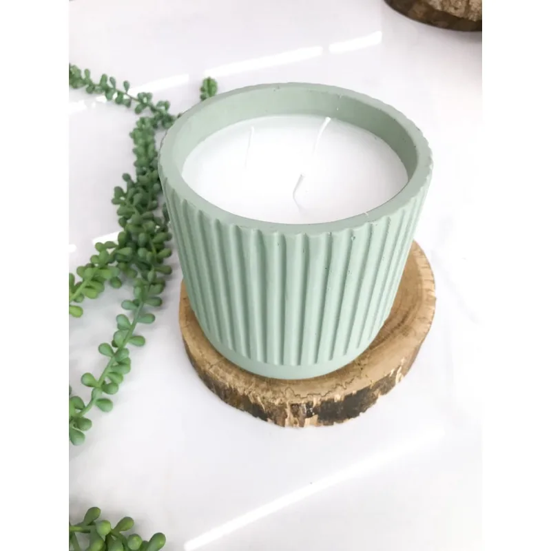 Vela com suporte verde