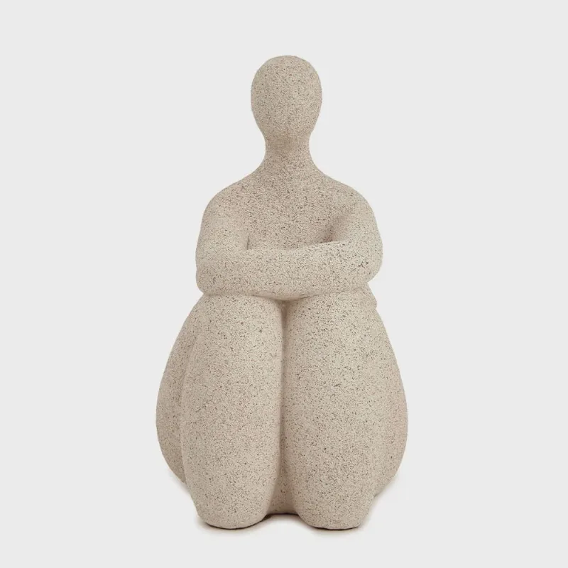 Escultura Mulher Sentada em Poliresina Off White - 19cm