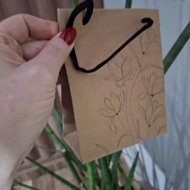 SACOLA DE PRESENTE DE PAPEL KRAFT ESTAMPADA-04 120X60X150MM URIARTE