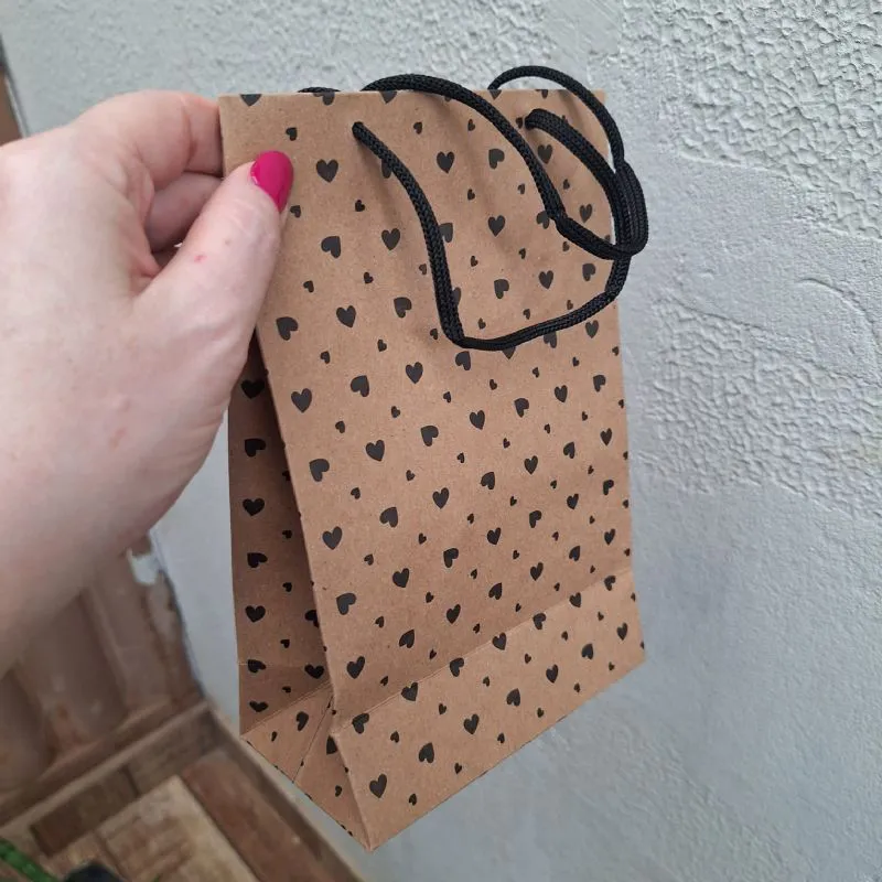 SACOLA DE PRESENTE DE PAPEL KRAFT ESTAMPA-02 144X78X220MM URIARTE