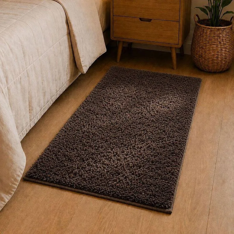 Tapete Milano Soft Retangular 100% Poliéster Base Antiderrapante Toque Macio Para Quarto Castor