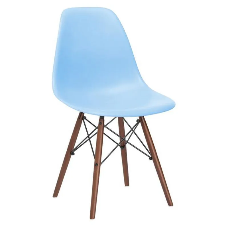 Cadeira Charles Eames Eiffel DSW com pés de madeira escura Azul-claro