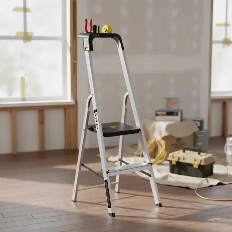 Escalera Black + Decker 2 Escalones Hasta 150k Aluminio Con Porta Herramientas Plateado